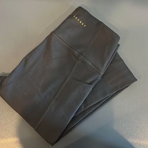 Victoria’s Secret 7/8 leggings, with side pockets, like new, Size 2